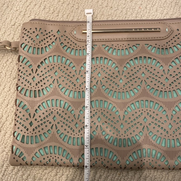 Sisley laser cut beige and mint pouch. - Picture 8 of 8